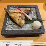 飛勘水産 鮨 一華 - カンパチの塩焼き