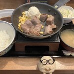吉野家 - 極旨牛鉄板ステーキ定食。