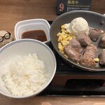 吉野家 - 料理写真:極旨牛鉄板ステーキ定食。