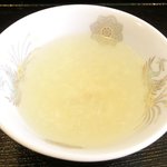 ユイツ - 若鶏唐揚げ定食 500円 のスープ
