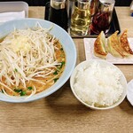 くるまやラーメン - 料理写真: