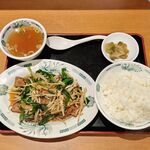 日高屋 - 料理写真:今回は「ニラレバ炒め定食」830円を注文しました。