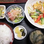 おざわ屋 - 若鶏と野菜炒め定食