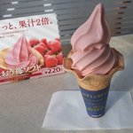 ミニストップ - 料理写真:：あまおう苺ソフト 220円（税込）