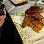 yaki uo dokoro haru - 骨せんべいを激写する敏腕社長Σ('◉⌓◉’)