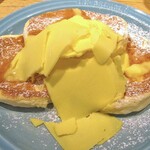 むさしの森珈琲 - 背徳の芳醇削りバター ふわっとろパンケーキ（バターＷ；パンケーキ１枚追加）