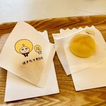 青木松風庵 - 料理写真:窓際の簡易テーブルに座って。今回のお支払いは130円で済んだけど1個200円かぁ。