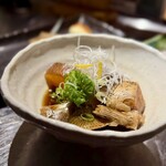 yaki uo dokoro haru - アラのに煮付けでグビグビ♪(๑ᴖ◡ᴖ๑)♪