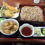 Mahoraan - 海老天付きせいろ850円。炊き込みご飯はサービスです♪