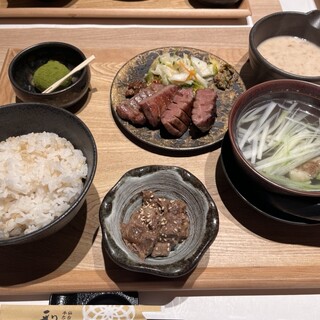 牛たん炭焼 利久_0