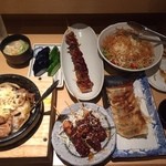 ごんまる - 石焼きテキめし、餃子、吉田豚大串、吉田豚味噌串カツ、浅漬け、パリパリキャベツサラダ、みそ汁