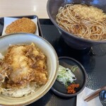 ゆで太郎 - 料理写真:ミニとり舞茸天丼セット(温)+クーポンでコロッケ、天かす 赤鬼