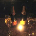 ニューヨークバー アッパークラブ シャンパン＆シガー - 暖炉の炎を眺めながらシャンパンをいただく