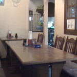 大湊レストラン - 奥の６人掛けテーブル