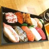 鮨処 竜敏 - 土曜日のビア付きお家ランチ ♪ 北海道「鮨処 竜敏」さんの『握り寿司弁当』(^^) #ごちそうフォト #寿司