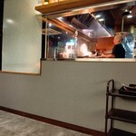 炭火と串焼きと肴 原価酒場 イロ鶏ドリ - 炭火焼を焼く焼き方さん