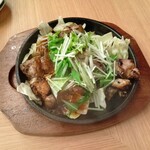 炭火と串焼きと肴 原価酒場 イロ鶏ドリ - 極み炭火焼きもも２種食べ比べ