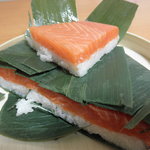 扇一 ます寿し本舗 - 鱒の寿司１重　1,300円　中身