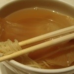 筑紫樓 - ふかひれ姿入り特上スープそば