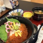 創菜旬魚はしもと - 三色丼