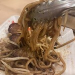 豊丸水産 - ポテト焼きそばはじゃがいもの味がやたらイイんだけど、麺もツルッと独特でウマいんだよ