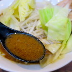 Chomoran men - ガツンと濃い辛口スープ