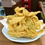 餃子と瓶 - 餃子の皮チップス