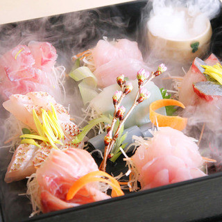 《海と山の幸》こだわり抜いた厳選素材を使用しました。