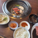 炭火焼肉豚海 - 
