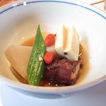 さ蔵 - 煮物：タコ、高野豆腐、オクラ