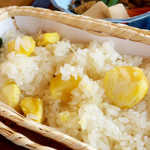 栗強飯（おこわ）、天然の栗ならではの魅力を十二分に引き出す。さすが老舗の技