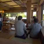 竹風堂 - 食堂は2階にある。椅子席と座敷席、ゆったりと栗強飯を堪能しよう