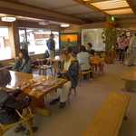 竹風堂 - 信じられないくらい広い待合室。小布施散策の休憩も兼ね、食堂が空くのを待つ