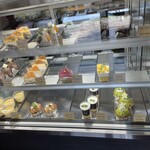 俵坂洋菓子堂 - ショーケースのケーキ