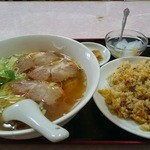 永勝楼 - チャーシュー麺＋炒飯大盛り・800円