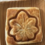 セブンイレブン - 料理写真:クロワッサンもみじ