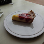 TOOTH TOOTH GARDEN RESTAURANT - クリームチーズと苺のタルト