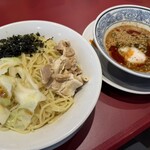 丸源ラーメン - 料理写真:とろける半熟卵の旨辛肉つけ麺