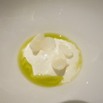 カンテサンス - 塩とオリーブ油が主役　山羊乳のバヴァロワ