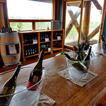 YAMAZAKI WINERY - 試飲用ワインが置かれたテーブル