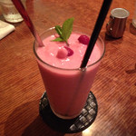 ヒラリ - 木苺とヨーグルトのスムージー（720円＋税）