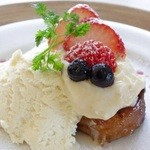 LONCAFE - 料理写真:海老名いちごとカスタードクリームのフレンチトースト
