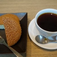 赤坂うまや 新宿 - （2015/4月）「うちのたまごケーキ」（450円）と「ラグリマ・デ・アンデス・ライト」（600円）