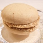 フレンチ サクラ - ランチコース 5400円 のチョコレートのマカロン