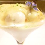 フレンチ サクラ - ランチコース 5400円 のパイナップル、パッションフルーツのブランマンジェ