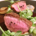 フレンチ サクラ - ランチコース 5400円 のフランス産シャラン鴨 赤ワインソース 空豆添え