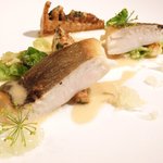 フレンチ サクラ - ランチコース 5400円 のマナガツオ、筍ソテー、芽キャベツ グレープフルーツ添え