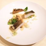 フレンチ サクラ - ランチコース 5400円 のマナガツオ、筍ソテー、芽キャベツ グレープフルーツ添え