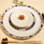 フレンチ サクラ - ランチコース 5400円 のアンチョビ、イワシ、玉ネギの熱々ロールパイ