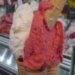 アンティカジェラテリアバール - ４５０えん『ジェラート ダブル(キウイのチーズケーキ＋ラズベリーのシャーベット)2015年５月